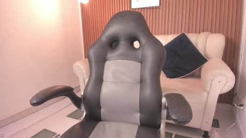 Olivia Evangelista online show from February 8, 2025, 6:22 pm