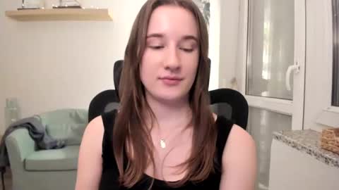 Snapshot of oliviaaa2003 chatting on February 16, 2025, 9:16 pm Oliwiaa2004 online show from February 16, 2025, 9:16 pm