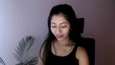 oliviaaa__ online show from April 28, 2026, 4:23 pm
