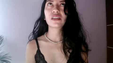 oliviaaa__ online show from May 27, 2026, 4:04 pm