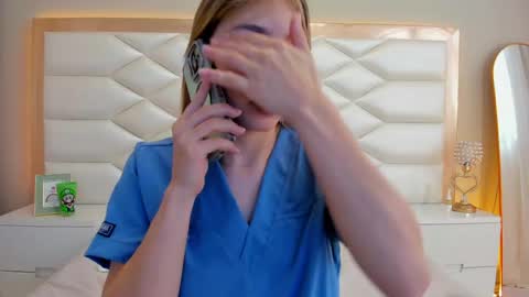 Snapshot of oliviacameron chatting on June 6, 2026, 6:12 pm OLIV online show from June 6, 2026, 6:12 pm