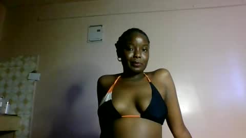 oliviah_1 online show from October 13, 2025, 10:26 am