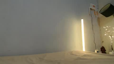 oliviajohnson20 online show from November 19, 2025, 2:22 am