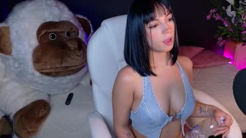 Snapshot of oliviamcneill chatting on January 30, 2025, 2:06 am Olivia Mcneill online show from January 30, 2025, 2:06 am