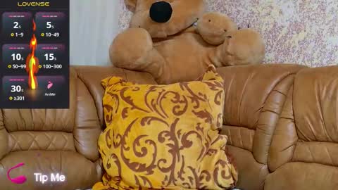 oliviaparadise online show from December 3, 2025, 7:34 pm