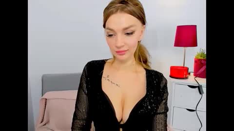 OliviaWomen online show from January 8, 2025, 7:13 pm