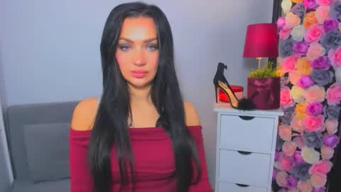 OliviaWomen online show from November 8, 2025, 10:26 am