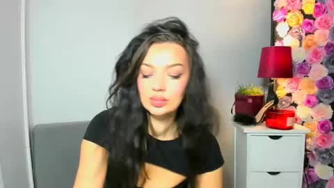 OliviaWomen online show from November 27, 2025, 7:43 am