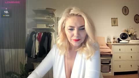 ollalla7 online show from November 2, 2025, 6:43 pm