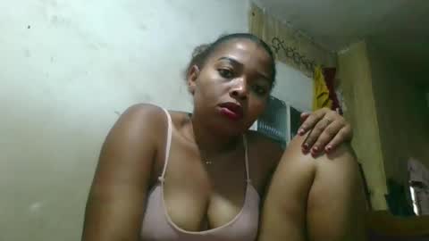 Snapshot of olyvienne90 chatting on December 1, 2025, 8:52 am olyvienne90 online show from December 1, 2025, 8:52 am