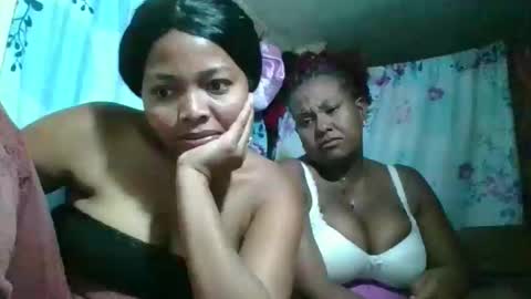 Snapshot of olyvienne90 chatting on December 15, 2025, 2:16 am olyvienne90 online show from December 15, 2025, 2:16 am