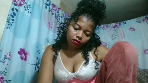 Snapshot of olyvienne90 chatting on December 21, 2025, 1:46 am olyvienne90 online show from December 21, 2025, 1:46 am