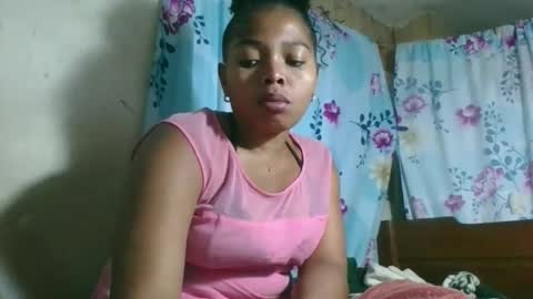 Snapshot of olyvienne90 chatting on December 21, 2025, 4:36 pm olyvienne90 online show from December 21, 2025, 4:36 pm