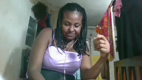 Snapshot of olyvienne90 chatting on January 14, 2026, 9:37 am olyvienne90 online show from January 14, 2026, 9:37 am