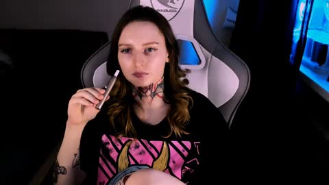 on_yxxx online show from December 10, 2024, 3:44 pm