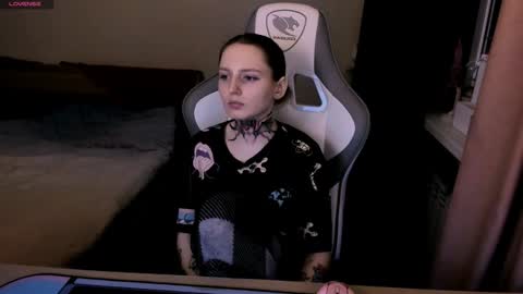 on_yxxx online show from December 24, 2024, 9:33 pm