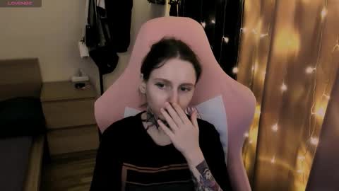 on_yxxx online show from October 18, 2025, 6:08 pm