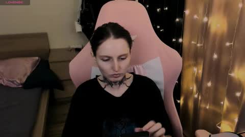 on_yxxx online show from November 16, 2025, 6:57 pm