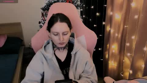 on_yxxx online show from November 29, 2025, 8:01 pm