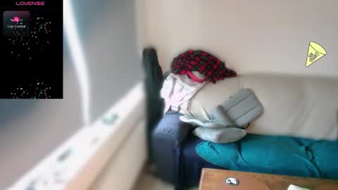 ona nisme online show from December 20, 2025, 11:17 am