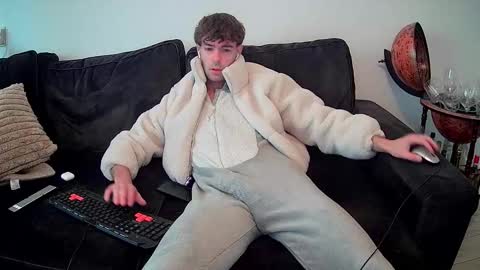 onesieboyx online show from November 21, 2025, 9:52 am