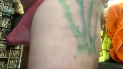 onesmallweenie online show from April 8, 2026, 4:45 am