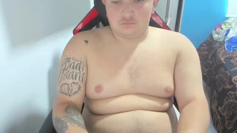 Snapshot of onewhiteboichub chatting on February 17, 2025, 4:37 pm Andres INDEPENDENT MODEL online show from February 17, 2025, 4:37 pm