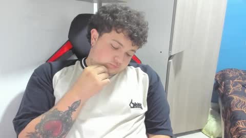 Snapshot of onewhiteboichub chatting on February 28, 2025, 3:04 am Andres INDEPENDENT MODEL online show from February 28, 2025, 3:04 am