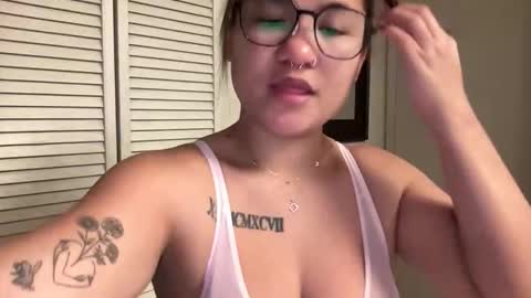 Miss Girly online show from December 22, 2025, 1:19 pm