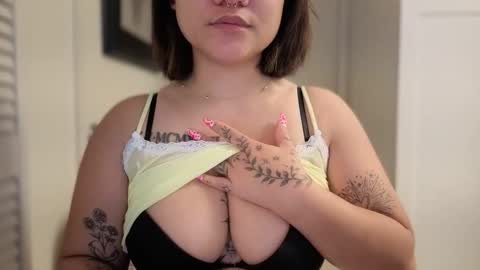 Miss Girly online show from March 24, 2026, 4:01 pm