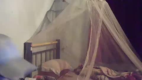 oomaurooo online show from December 17, 2025, 7:36 am