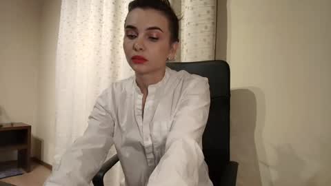 ophelia blue online show from October 29, 2025, 4:09 pm