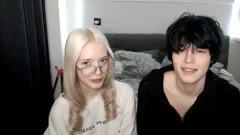 Bella and John online show from November 7, 2025, 11:49 pm