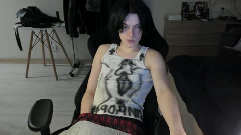 Bella and John online show from June 4, 2026, 8:48 pm
