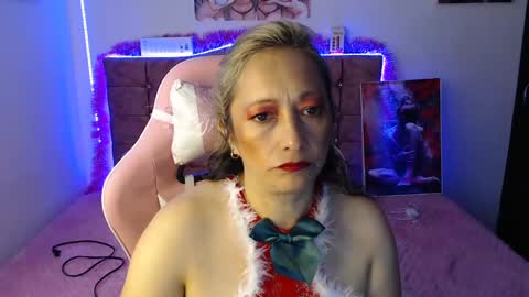 Snapshot of oriana_100 chatting on December 17, 2024, 7:48 pm oriana_100 online show from December 17, 2024, 7:48 pm