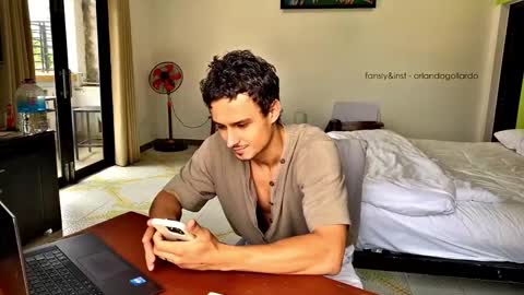 Snapshot of orlando__bloom chatting on February 3, 2026, 6:51 am Fansly and Instagram - online show from February 3, 2026, 6:51 am