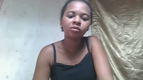 ornellahhh online show from December 4, 2025, 6:38 pm