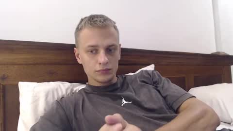Snapshot of oscar_sssky chatting on February 14, 2025, 10:07 am Oscar online show from February 14, 2025, 10:07 am