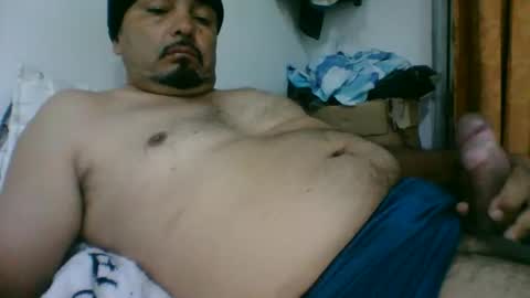 oscarjhe3512 online show from May 23, 2026, 1:44 am