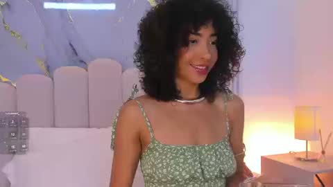 Snapshot of oshun_25 chatting on September 12, 2025, 12:38 pm Oshun  online show from September 12, 2025, 12:38 pm