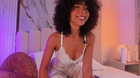 Snapshot of oshun_25 chatting on November 28, 2025, 11:35 am Oshun online show from November 28, 2025, 11:35 am