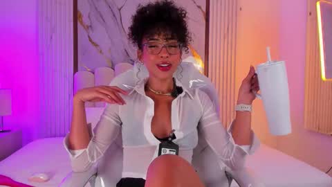 Snapshot of oshun_25 chatting on November 30, 2025, 7:12 am Oshun online show from November 30, 2025, 7:12 am