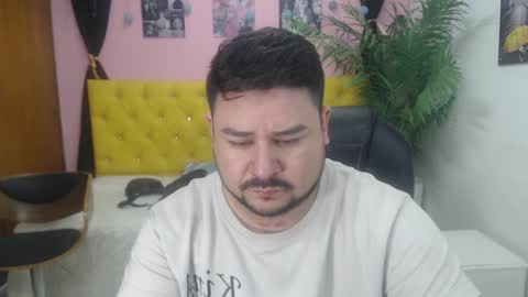 Snapshot of oso_gael chatting on March 2, 2025, 5:25 pm Bear Gael online show from March 2, 2025, 5:25 pm