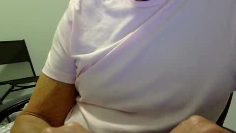 Snapshot of ossibottom chatting on May 29, 2026, 2:20 am Ossi online show from May 29, 2026, 2:20 am