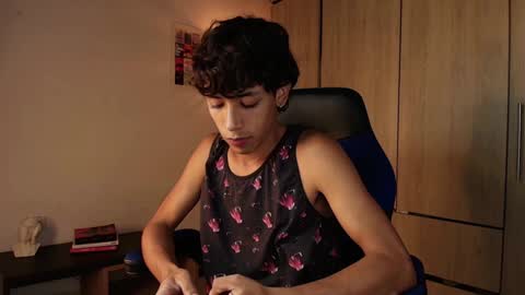 Snapshot of ostin_18hot chatting on December 31, 2024, 1:15 am ostin 18hot online show from December 31, 2024, 1:15 am