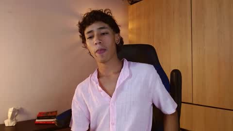 Snapshot of ostin_18hot chatting on January 14, 2025, 2:19 am ostin 18hot online show from January 14, 2025, 2:19 am