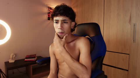 Snapshot of ostin_18hot chatting on January 14, 2025, 5:30 am ostin 18hot online show from January 14, 2025, 5:30 am