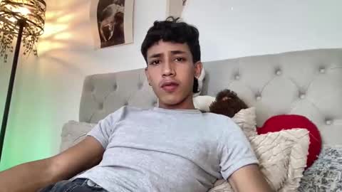 ostin 18hot online show from December 3, 2025, 5:15 am