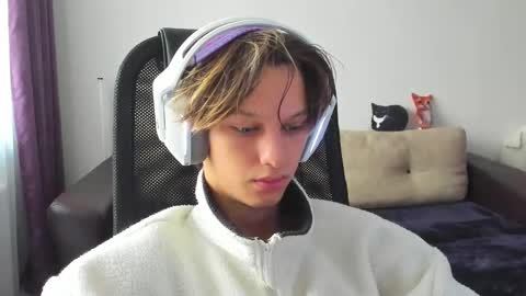 Ostin online show from October 6, 2025, 3:26 am