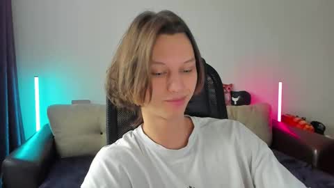 Ostin online show from March 19, 2026, 3:54 am